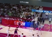 在辽宁队赛场上演CBA季后赛，进球，引发弹幕炸裂
