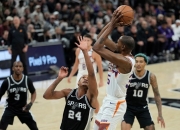 乐鱼体育投注-篮球赛场上掀起激烈激战，马刺最终惨遭失利的简单介绍