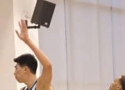 乐鱼体育在线登录-广东宏远队在比赛中运用精妙的战术击败对手