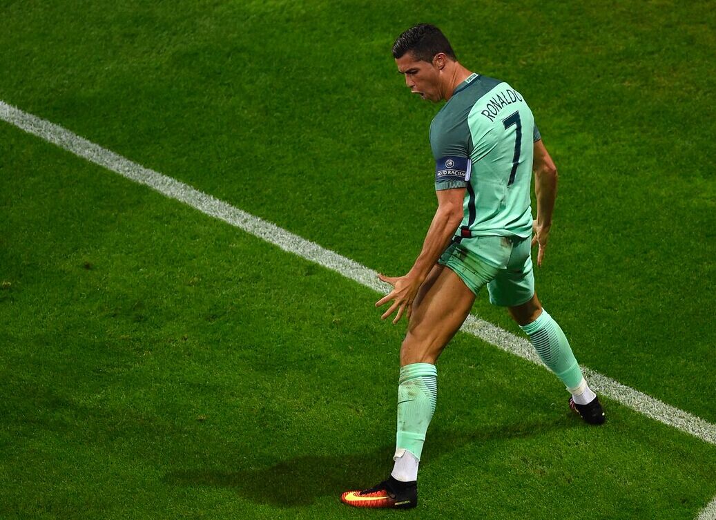 葡萄牙选手在游泳赛事中挺进决赛