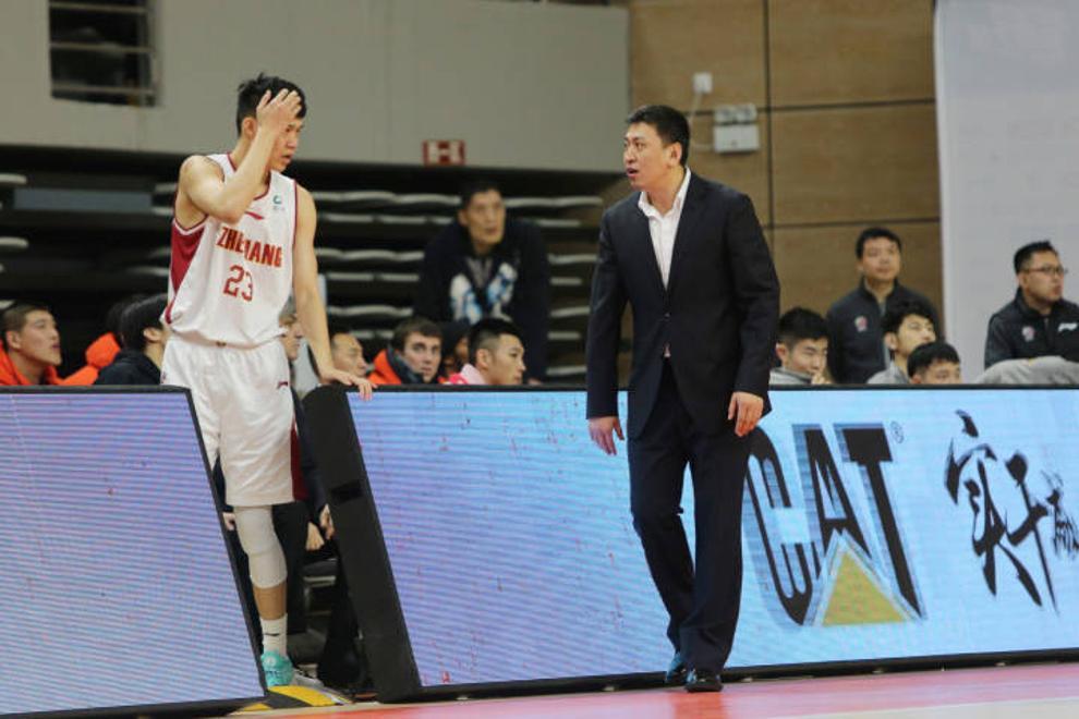 在浙江队赛场上演CBA季后赛，失误，引发教练席炸锅的简单介绍