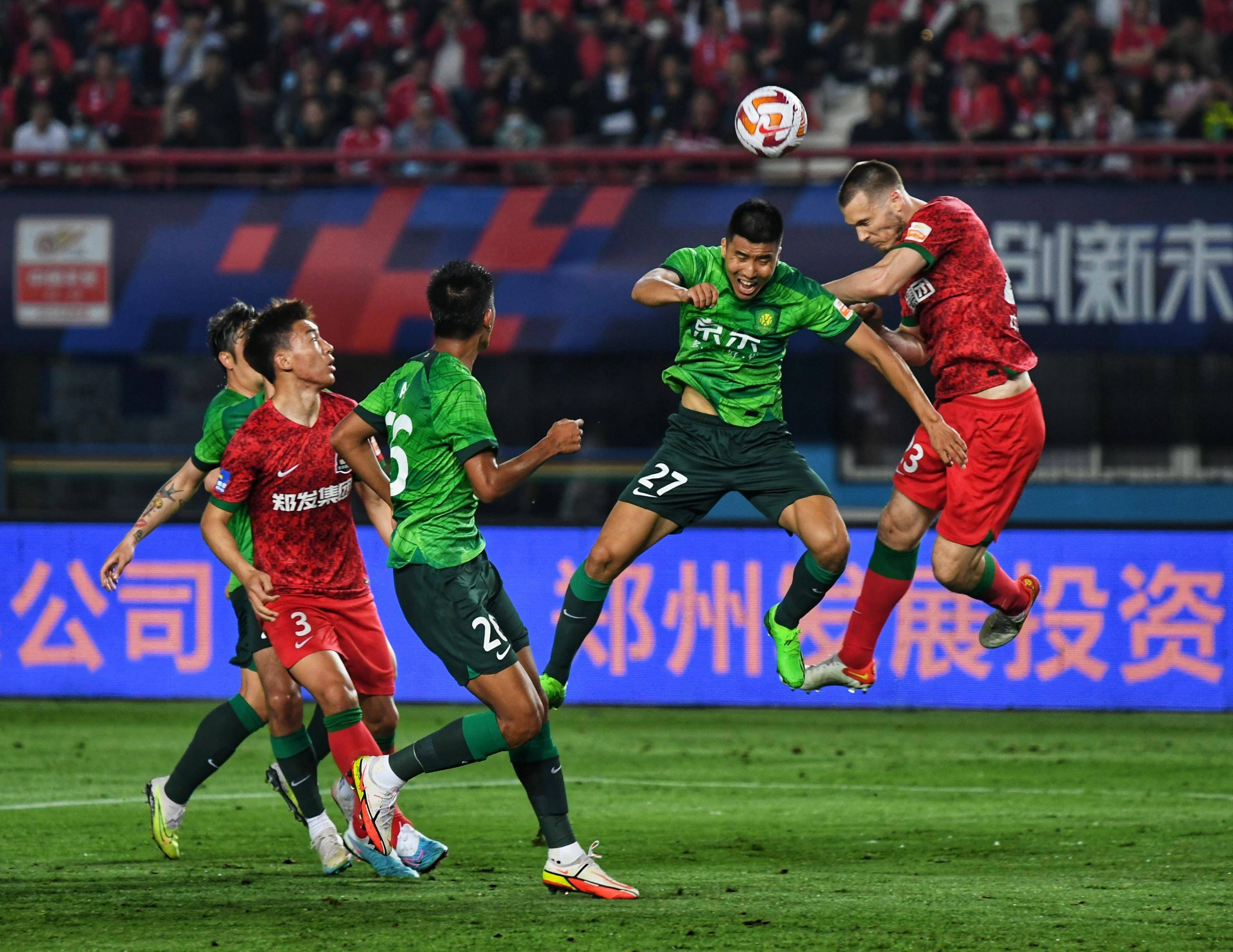 包含青岛队在激烈比拼中获胜，展现实力！的词条