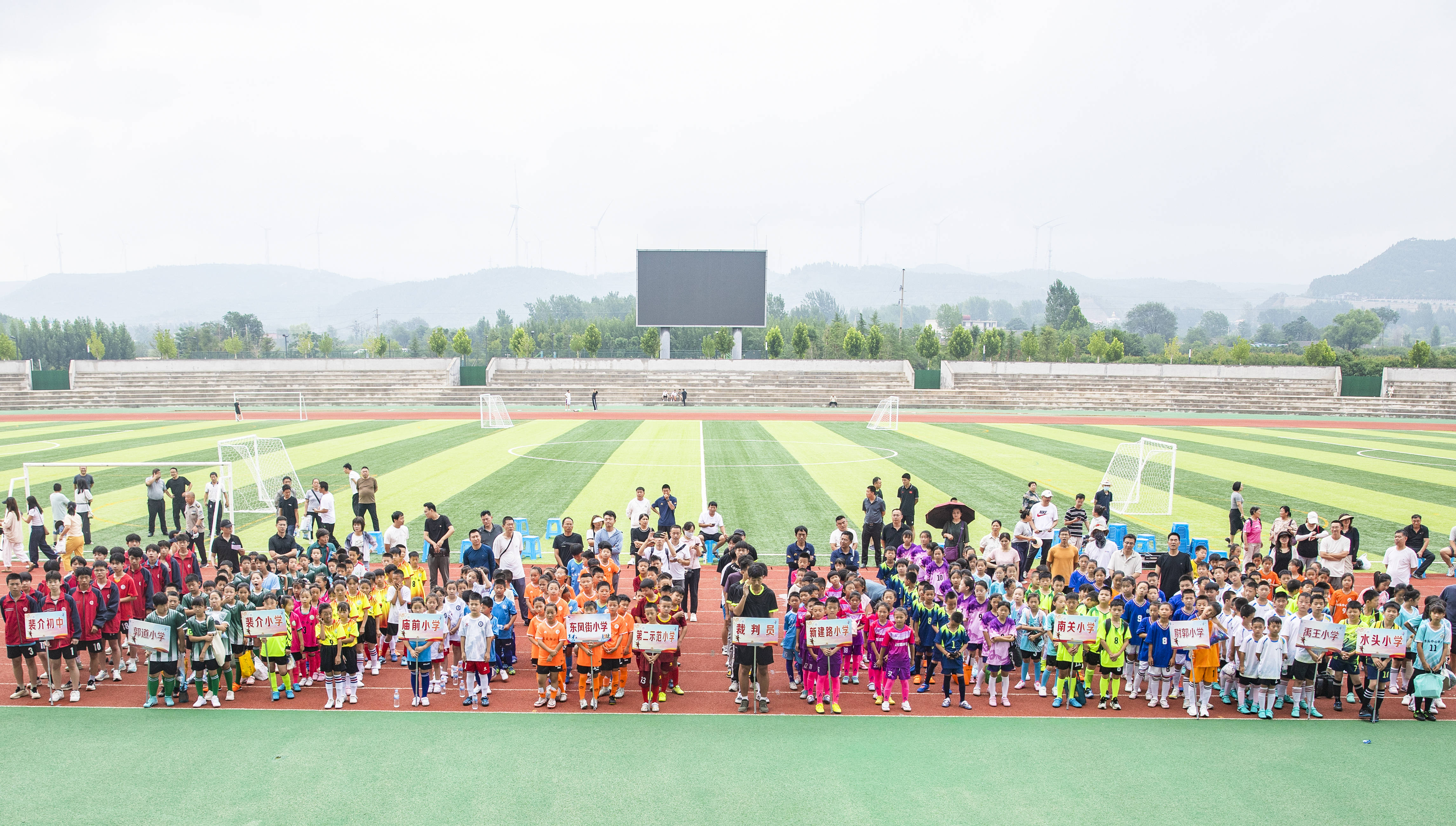 国内足球比赛纷繁复杂，竞技水平提升的简单介绍