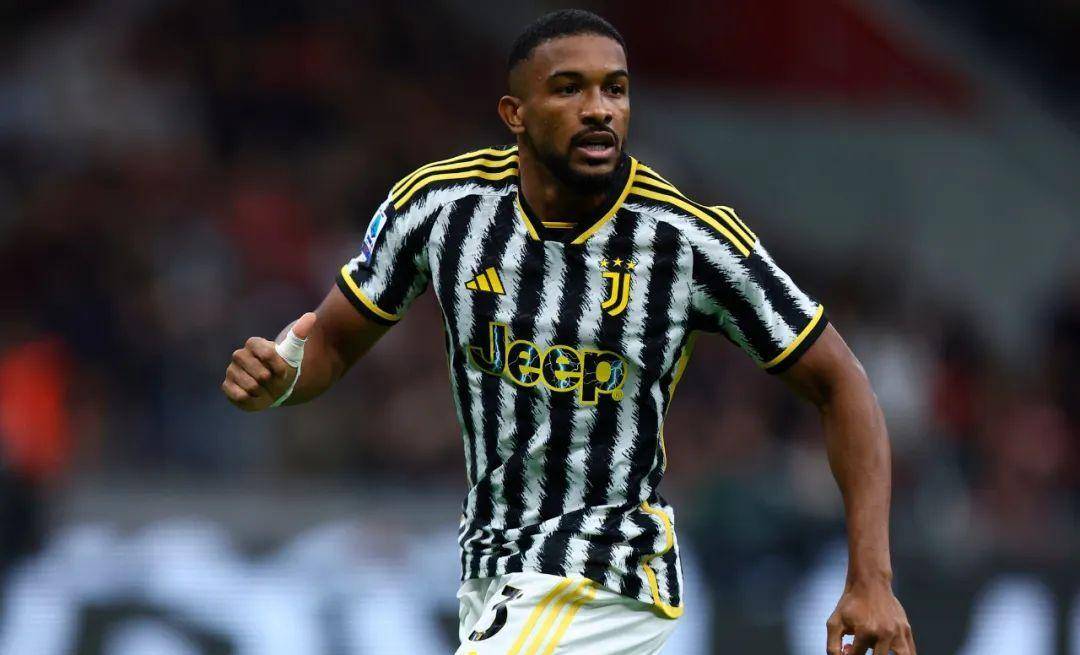 包含尤文图斯俱乐部官方宣布续约主力后卫合同的词条