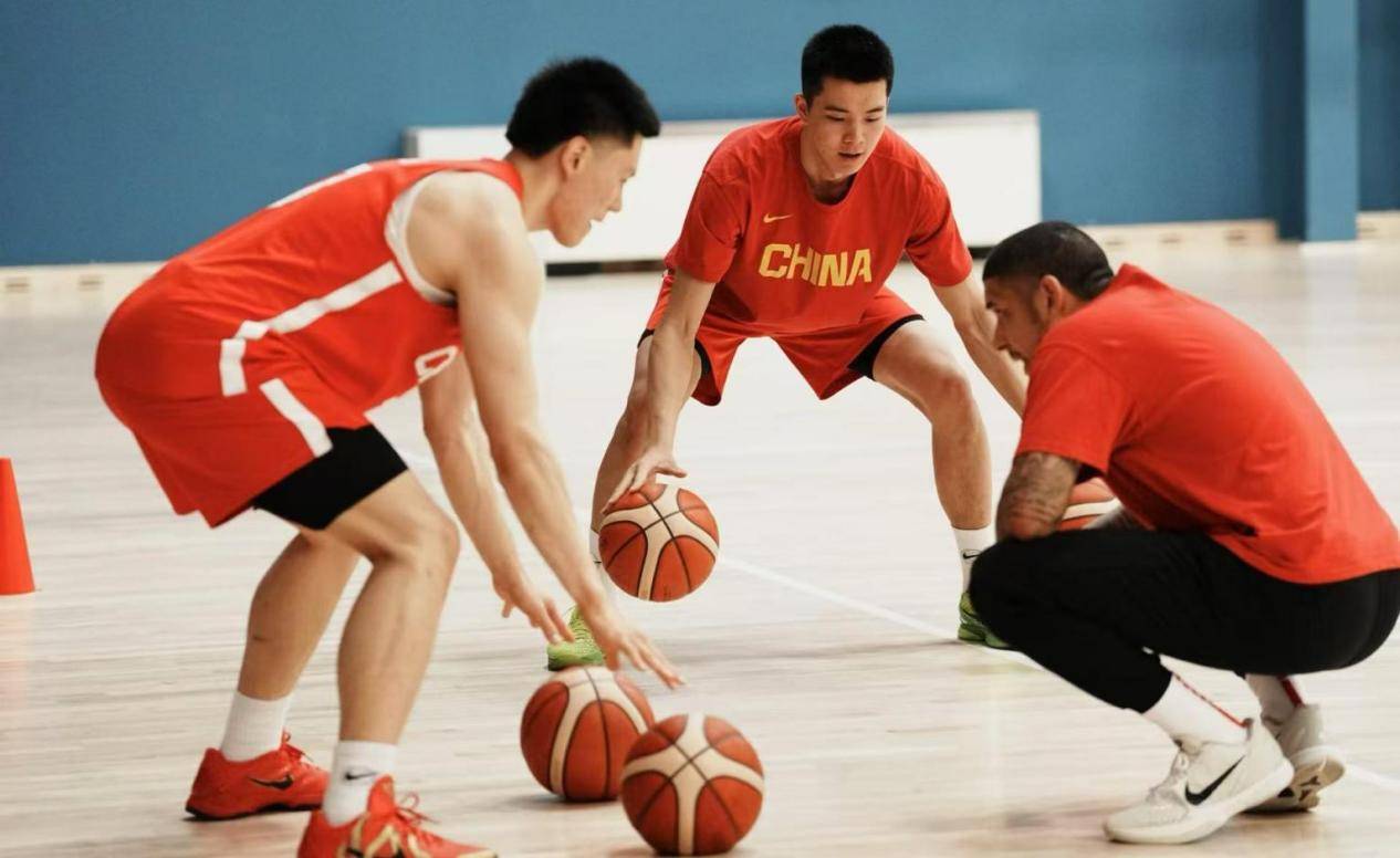 比赛中球队战胜老对手，展现实力与决心