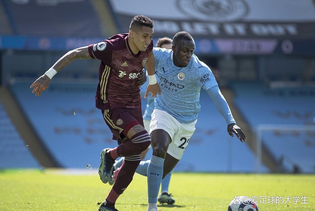 包含柏林赫塔主教练备战英超冲刺的词条