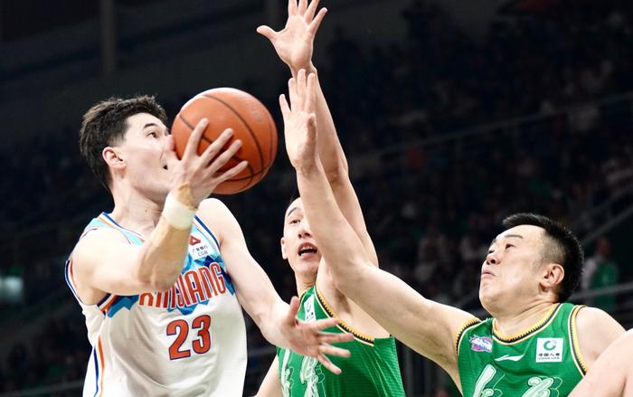 关于贵州男篮鏖战反超,险胜对手的信息 关于贵州男篮鏖战反超,险胜对手的信息