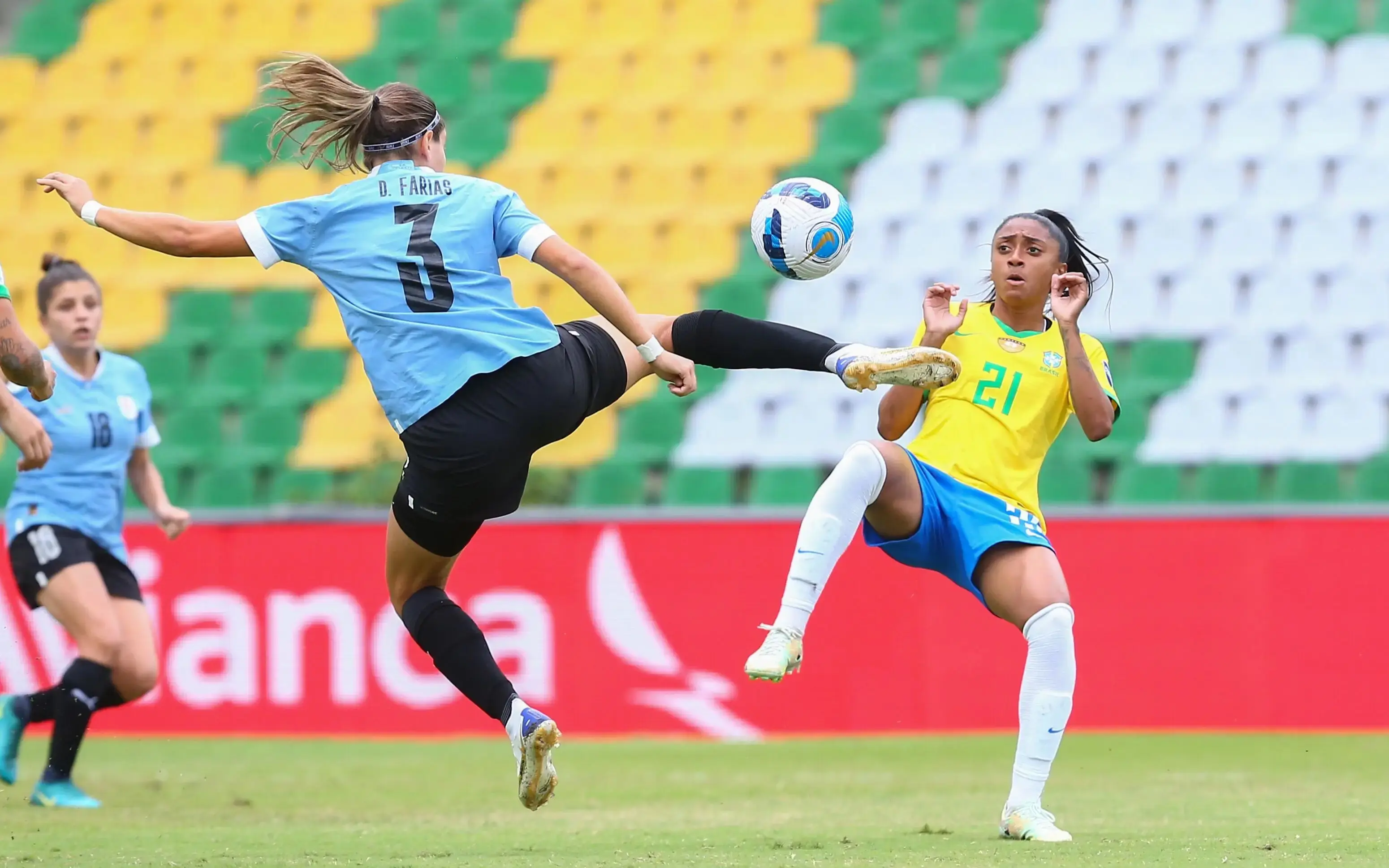 包含美洲杯女足赛事引发关注，精彩对抗接连上演的词条