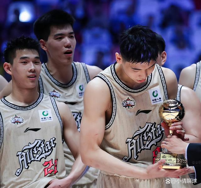 关于我国球员在CBA联赛夺得最佳新秀奖的信息