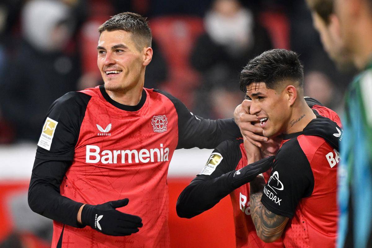 包含波鸿主场不敌勒沃库森，遭遇破门尴尬败局的词条