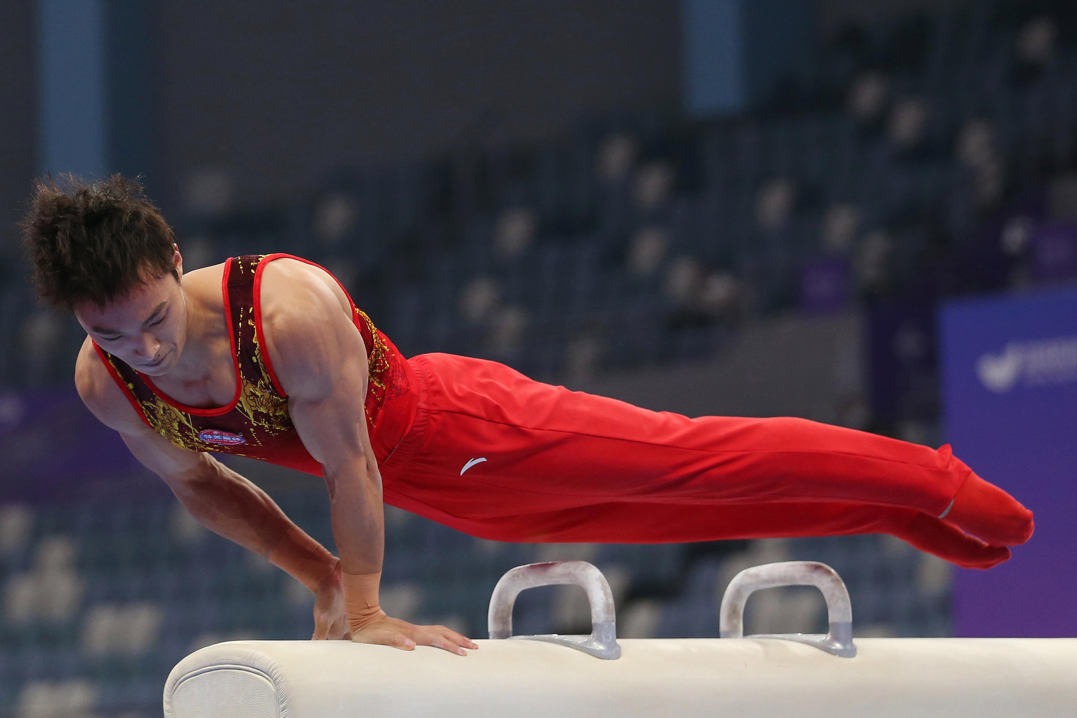 体操男子全能中国选手表现出色，稳坐前四