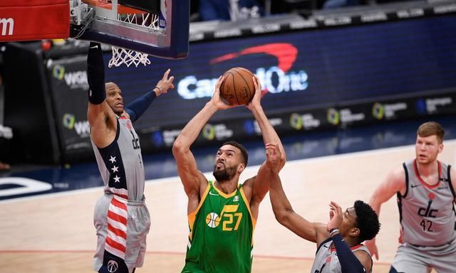 比尔砍下40分，奇才客场击败篮网